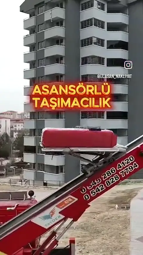 Ankara nakliyat ekibi dış cephe asansörüyle eşya indiriyor
